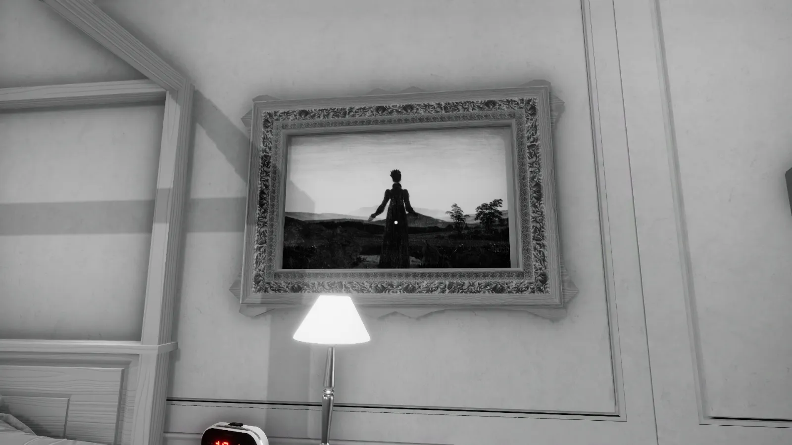 Capture d'écran du jeu The Shattering. L'image est en noir et blanc, et montre un tableau du peinture Friedrich accrochée au mur.