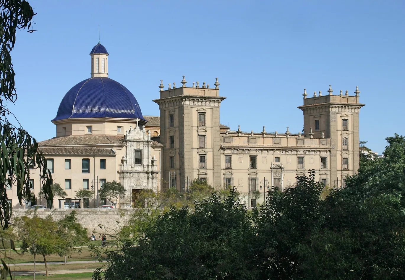 Façade du musée des beaux arts de Valence (Espagne)